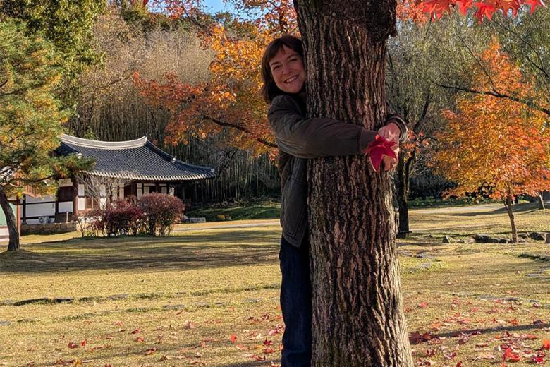 Liz enjoying South Korea in autumn | Travel Nation