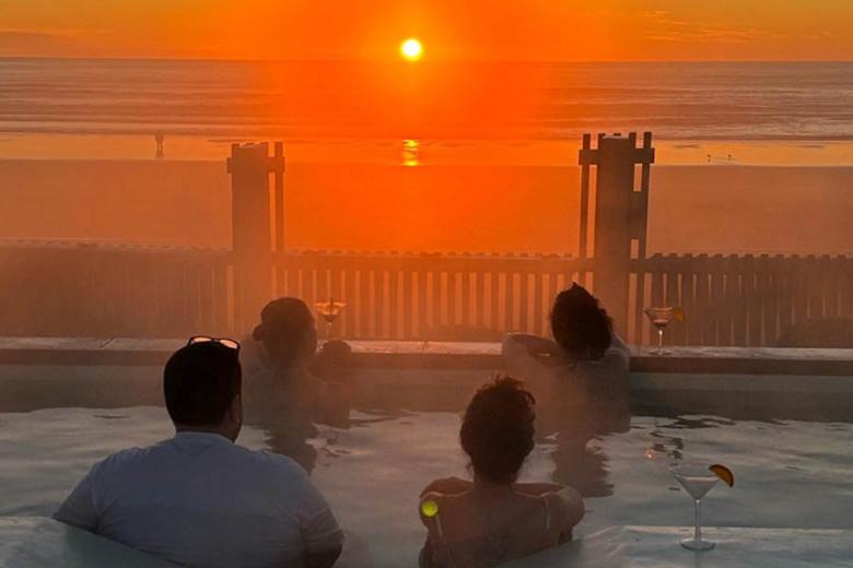 Kelly's sunrise soak in New Zealand | Travel Nation