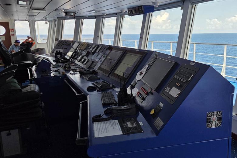 The bridge of the Aranui 5 | Travel Nation