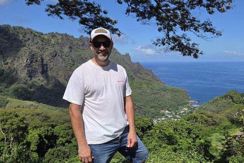 Jim hiking in French Polynesia | Travel Nation