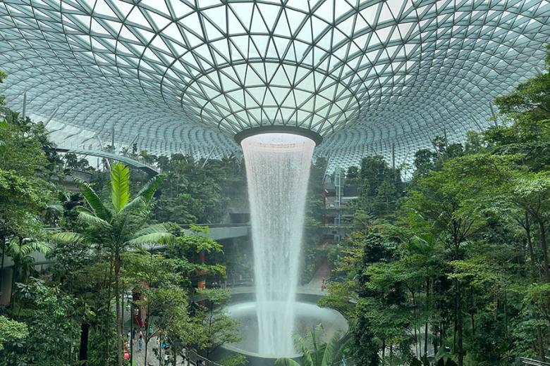 The indoor waterfall at Singapore Changi Jewel | Travel Nation