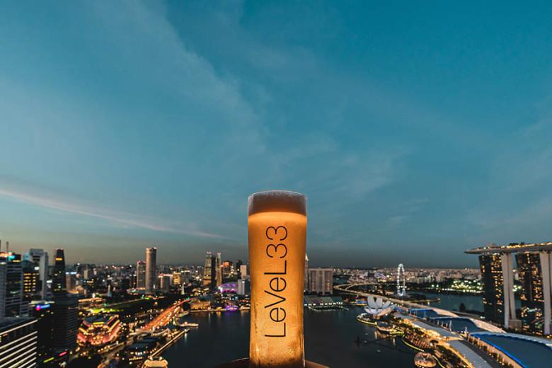 Have a beer at Level 33 in Singapore | Photo credit: Level 33