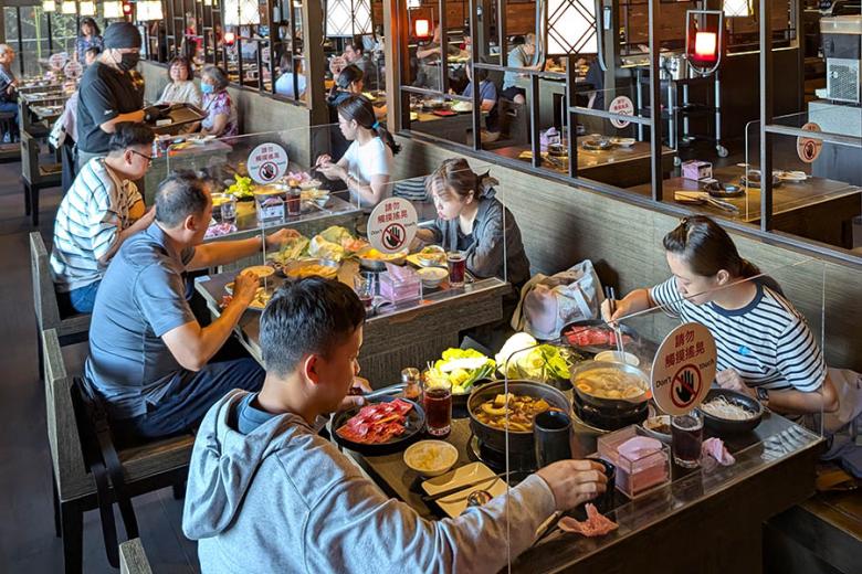 Try a hotpot restaurant in Taiwan | Travel Nation