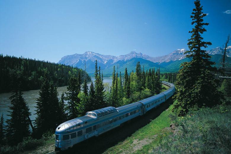 900x600-canada-bc-via-rail-skeena-train-bend-credit-via-rail