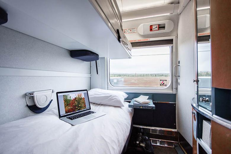 900x600-canada-via-rail-ocean-train-bed-views
