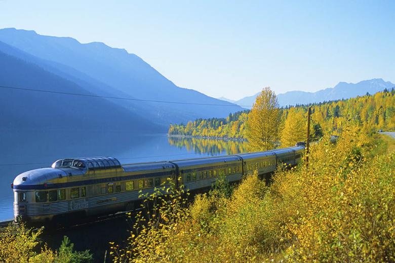 900x600-canada-via-rail-skeena-moose-lake-yellow-credit-via-rail