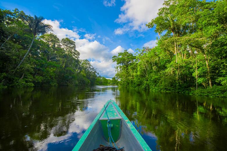 900x600-ecuador-amazon-cuyabeno-canoe-river