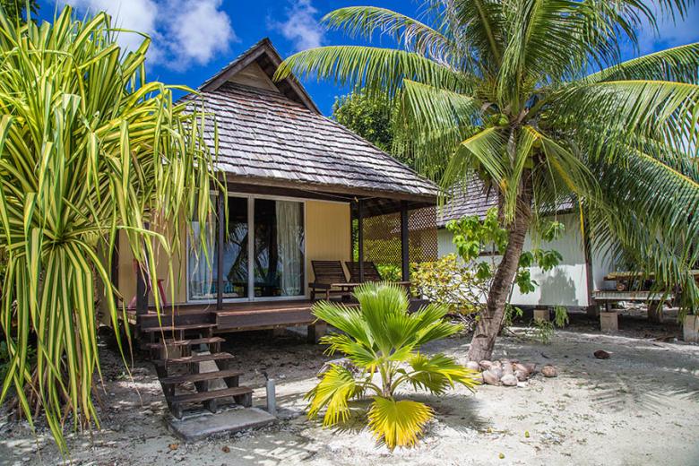 900x600-french-polynesia-rangiroa-pension-cecile-lagoon-view-bungalow-exterior-credit-tahiti-tourisme
