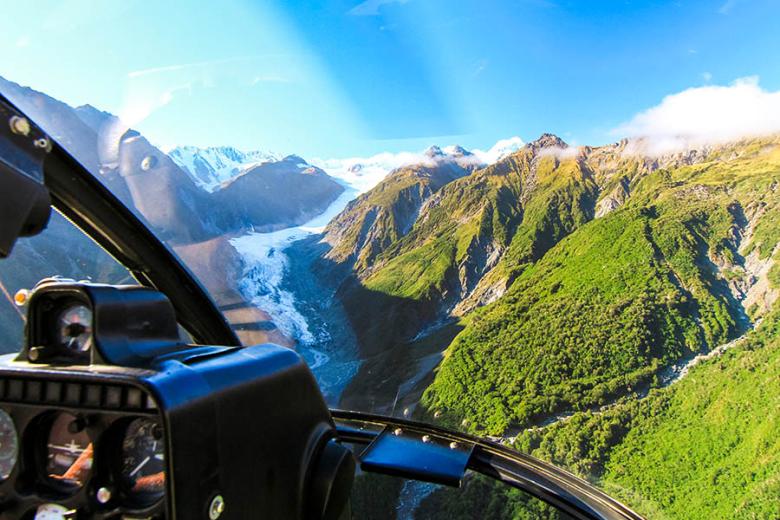 900x600-nz-south-island-helicopter-views-glacier