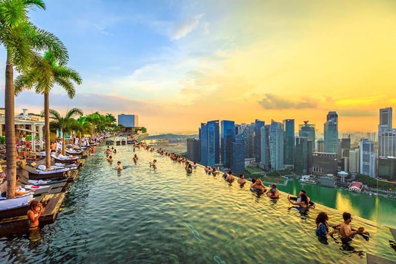 Enjoy the pool at the Marina Bay Skypark in Singapore | Travel Nation