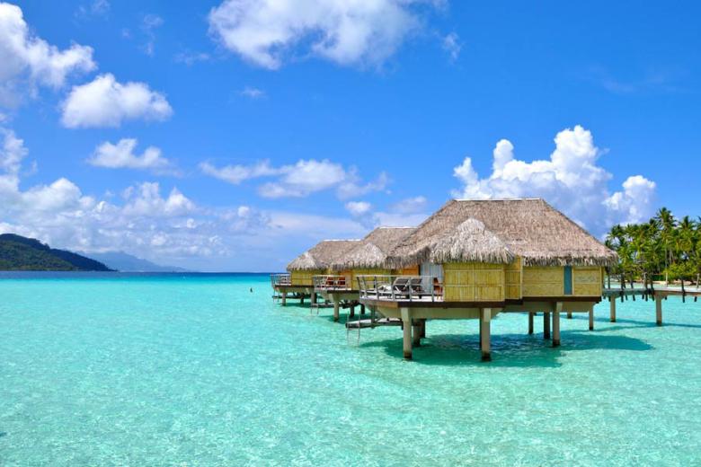french-polynesia-tahaa-resort-overwater-bungalow-900x600_0