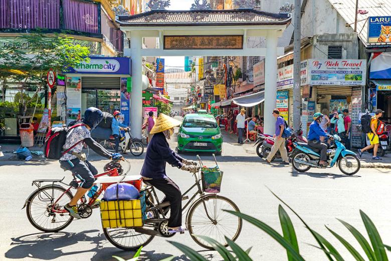 vietnam_ho-chi-minh-city-street-900x600