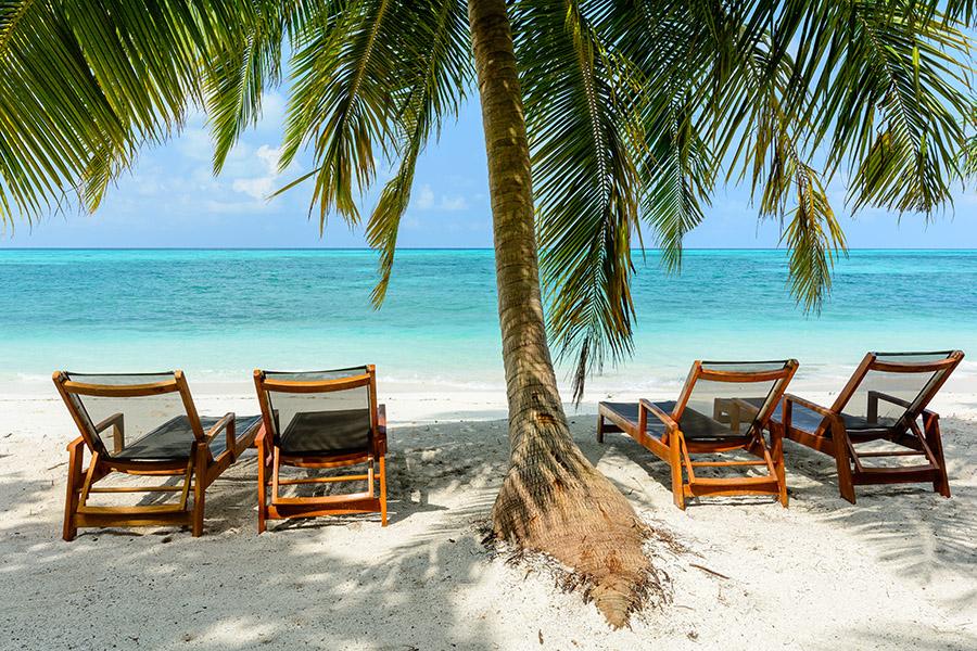 Chill out on the perfects sands in Fehendhoo in the Maldives | Travel Nation