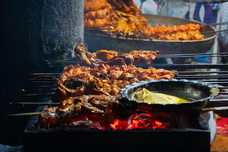 Taste delicious street food in the markets of Old Delhi | Travel Nation