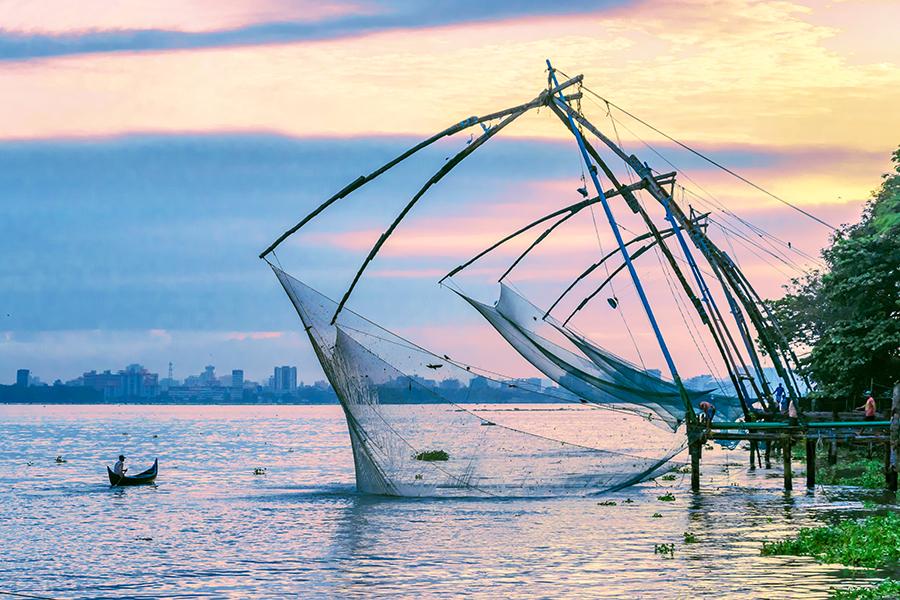 Admire the traditional fishing nets in Kerala | Travel Nation