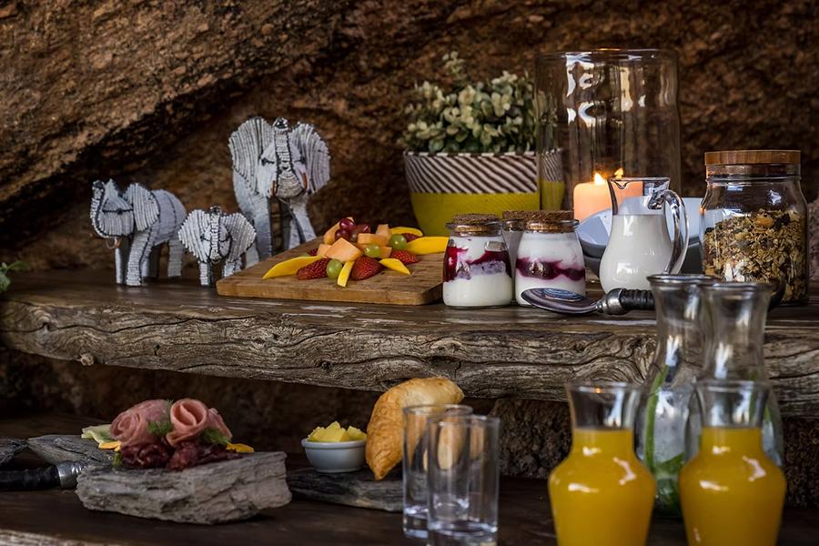 Enjoy a delicious breakfast in the desert | Photo credit: Mowani Mountain Camp