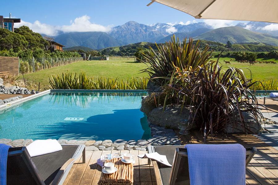 Relax by the pool or on the lounges, embraced by the calm of nature at Hapuku Lodge | Photo credit: Hapuku Lodge