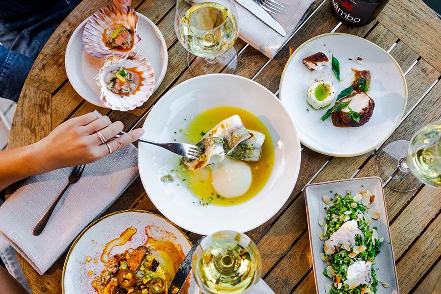 Enjoy lunch at Sodafish in Lakes Entrance - along with lots of other delicious food along the coast | Photo credit: Visit Victoria
