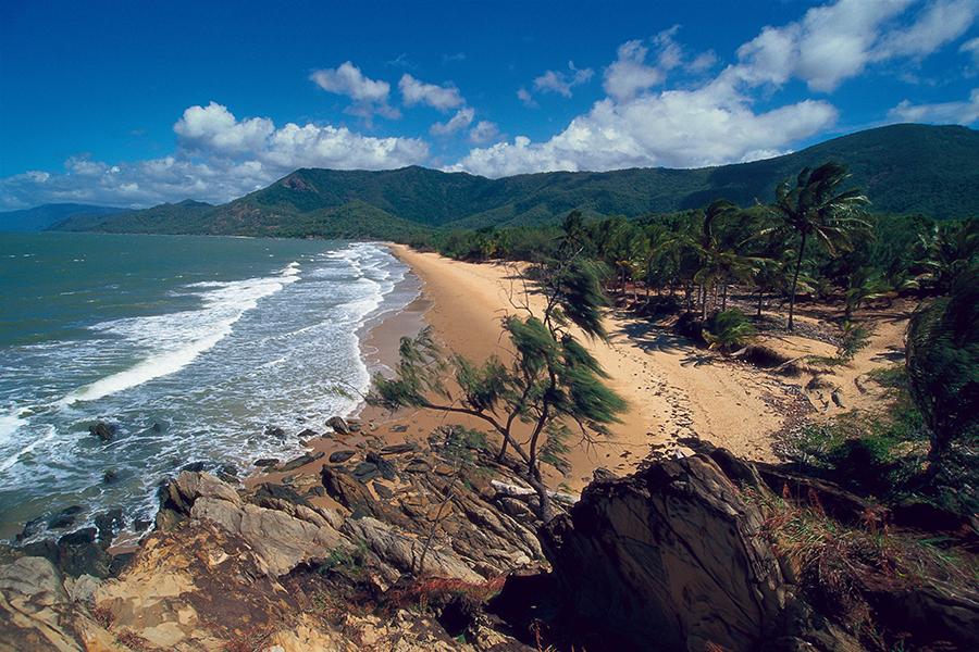 Stroll along the sands at Thala Beach Nature Reserve | Dine on delicious local food at the Daintree Eco Lodge | Photo credit: Tourism & Events Queensland