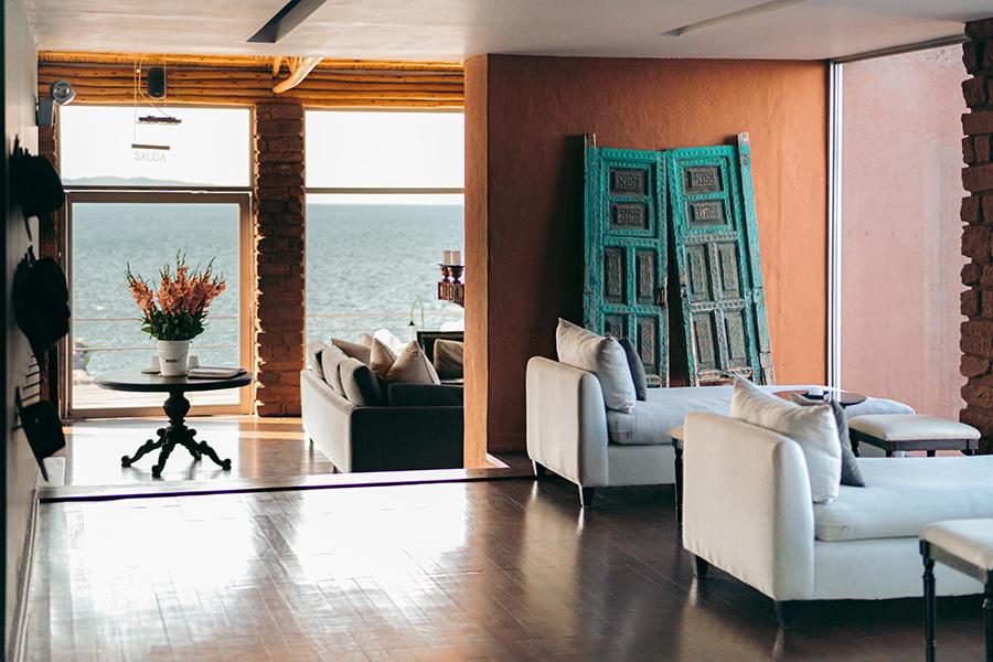 Unwind in one of Titilaka's 3 lounges whilst watching the sunset over the lake | Photo credit: Titilaka Lodge