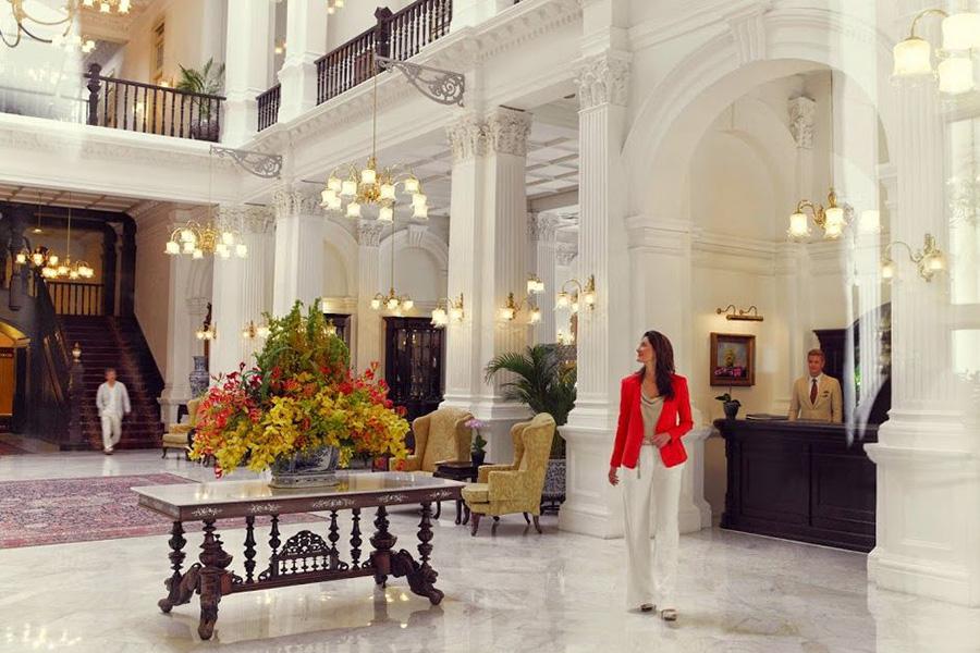 Experience the grandeur and sophisticated style of Raffles, Singapore | Photo credit: Raffles