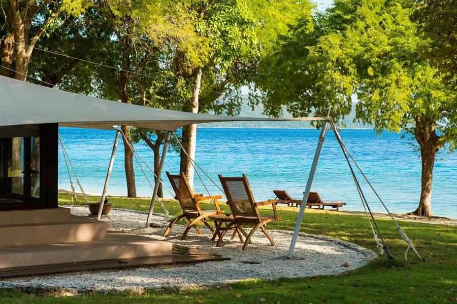 Relax in the ocean front tents at Amanwana | Photo credit: Aman