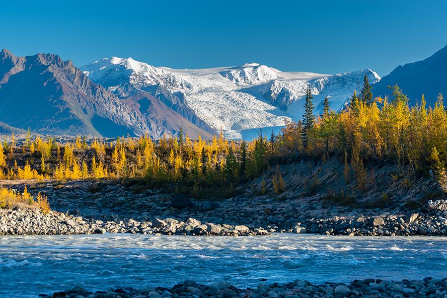 Enjoy the dramatic coastal scenery at St Elias National Park in Alaska || Travel Nation