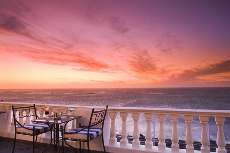 The Twelve Apostles Hotel & Spa - Leopard Lounge Terrace