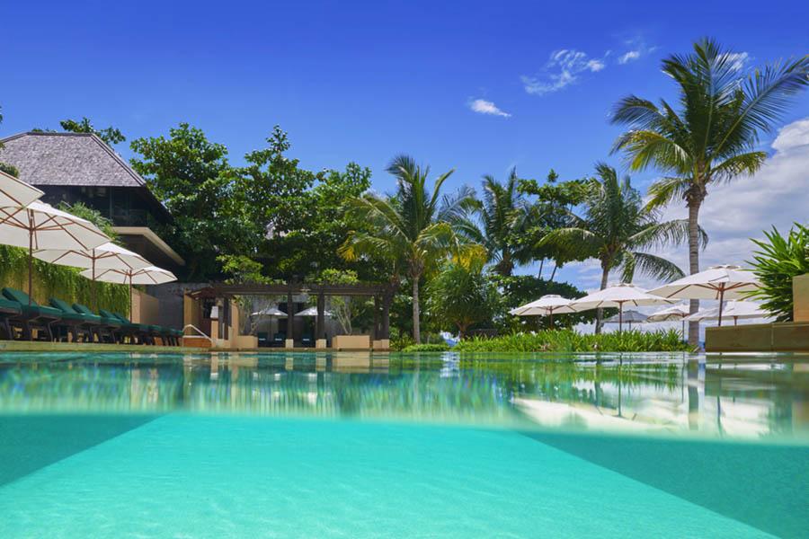 Relax by the pool on Gaya Island | Photo credit: www.gayaislandresort.com