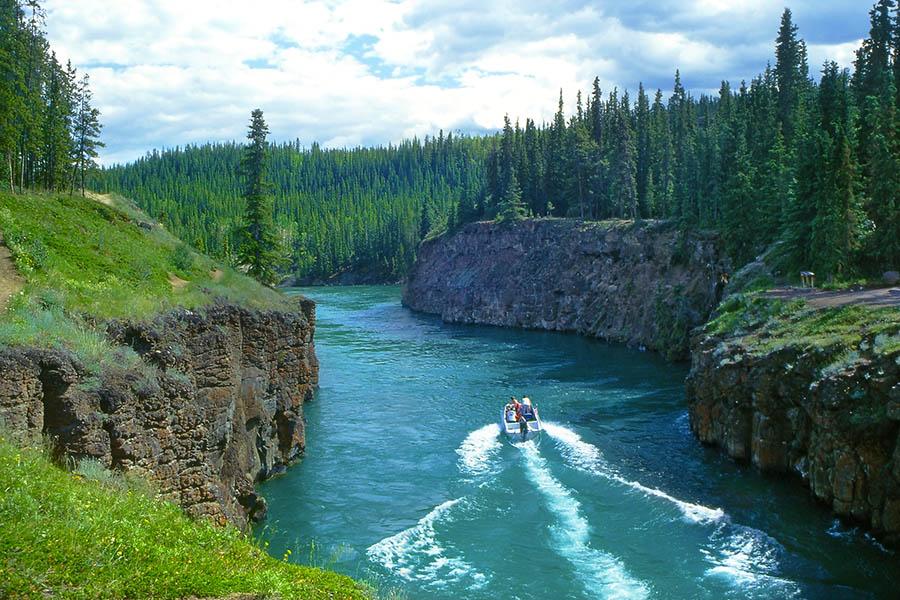 Explore the scenery surrounding Whitehorse | Travel Nation
