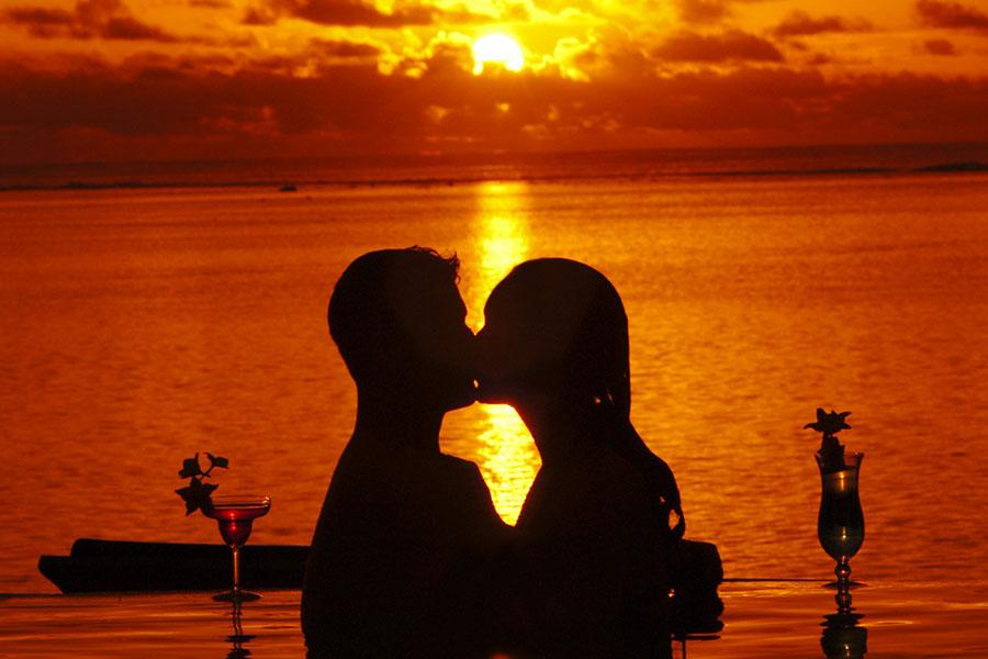 Sunset over the pool at Pacific Resort, Aitutaki | Travel Nation