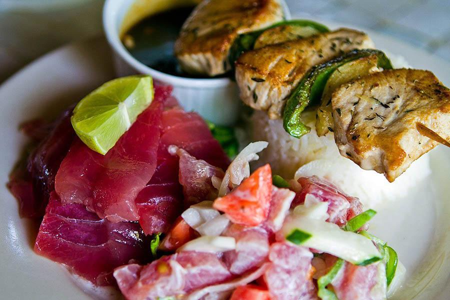Enjoy the delicious food at Ninamu Resort, Tikehau | Photo credit: Ninamu Resort