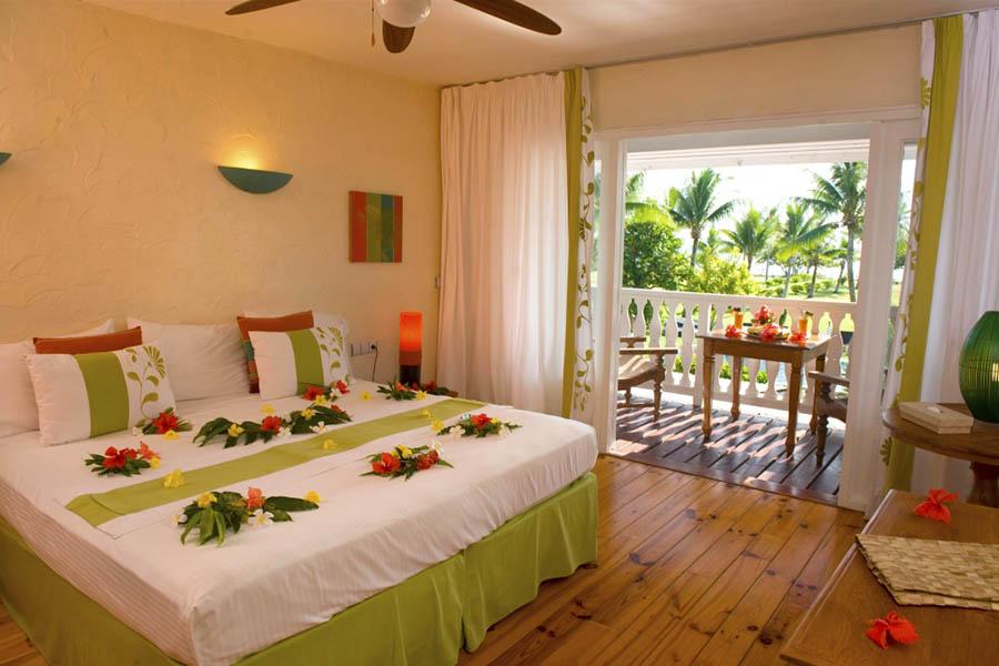 Sleep in comfortable pensions full of character in French Polynesia | Travel Nation
