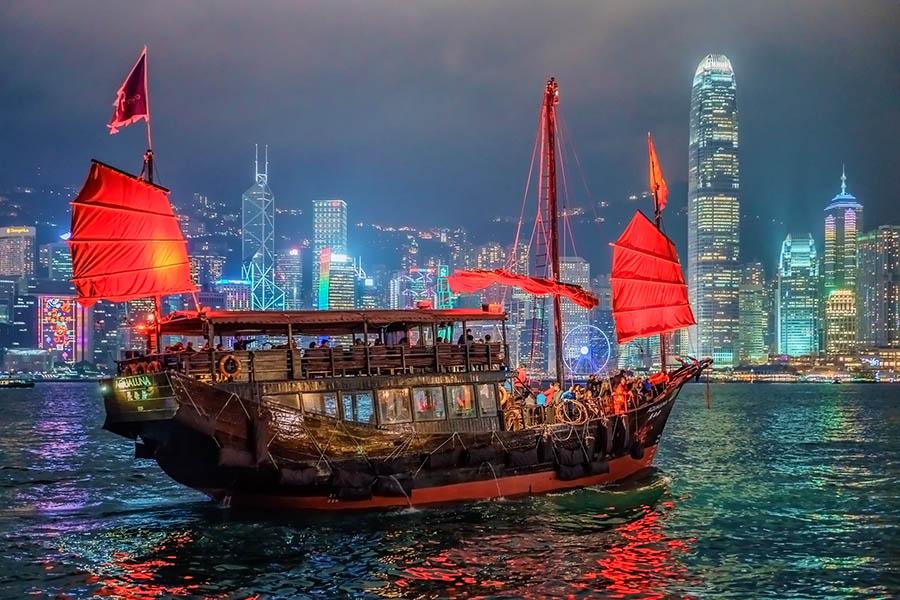 Take a junk boat cruise around Victoria Harbour