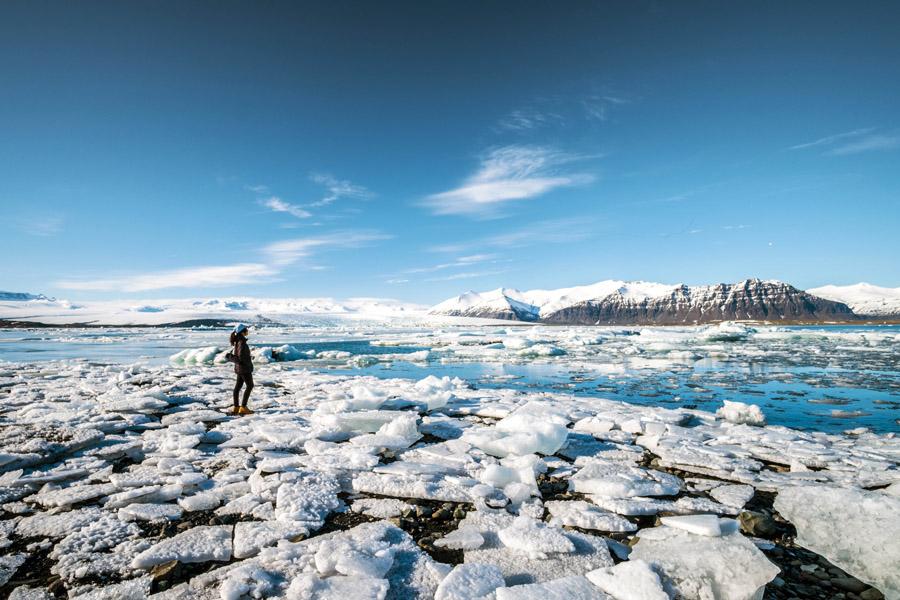 Stand on the edge of Jokulsarlon lagoon | Travel Nation