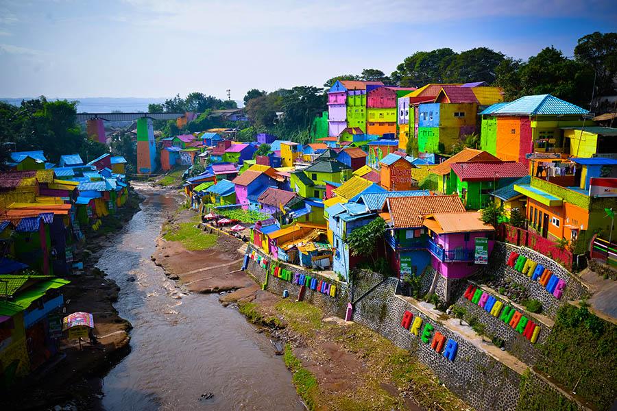 The riverside setting of Kampung Warna Warni, Indonesia | Travel Nation