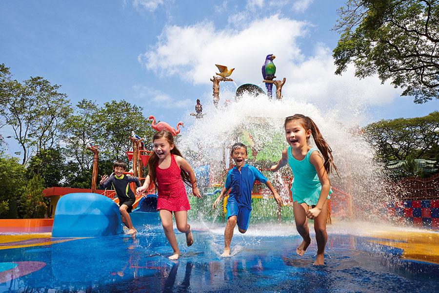 Kids playing in the Jurong Bird Park, Singapore | Photo credit: Wildlife Reserves Singapore