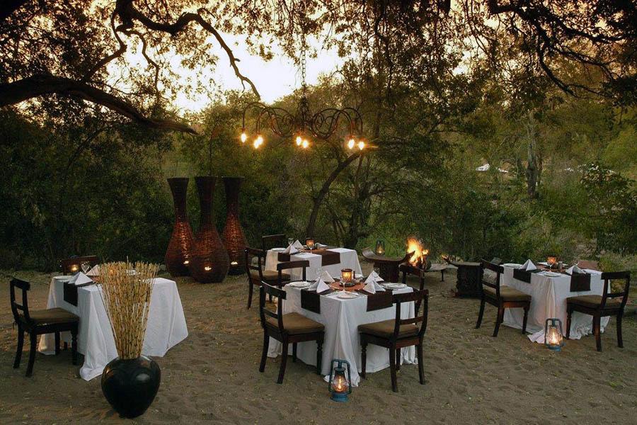 Dine on world class food beneath the stars | Photo credit: www.sabisabi.com