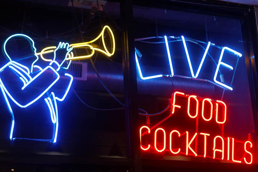Head for a classic jazz and blues club in Chicago | Travel Nation