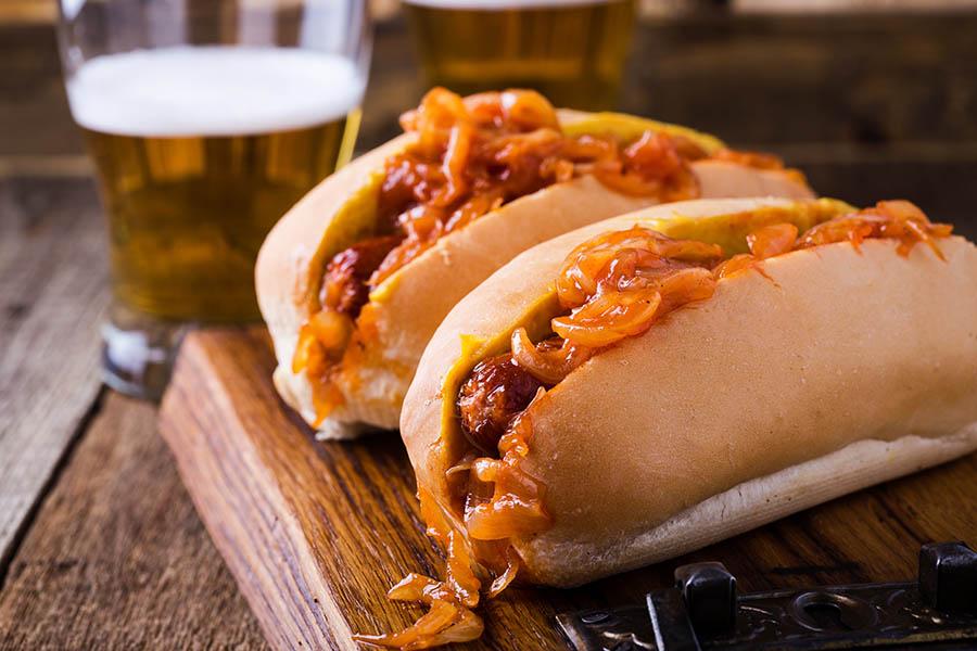 Grab a famous New York hotdog | Travel Nation