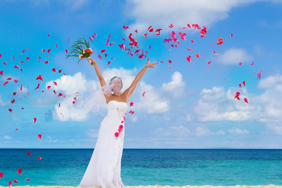 Opt for a barefoot wedding in Bora Bora | Travel Nation