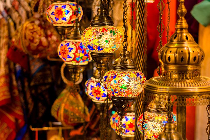 Admire the pretty souks in Dubai | Travel Nation