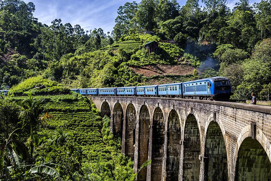 Watch the blue train cross Nine Arches Bridge in Ella | Travel Nation