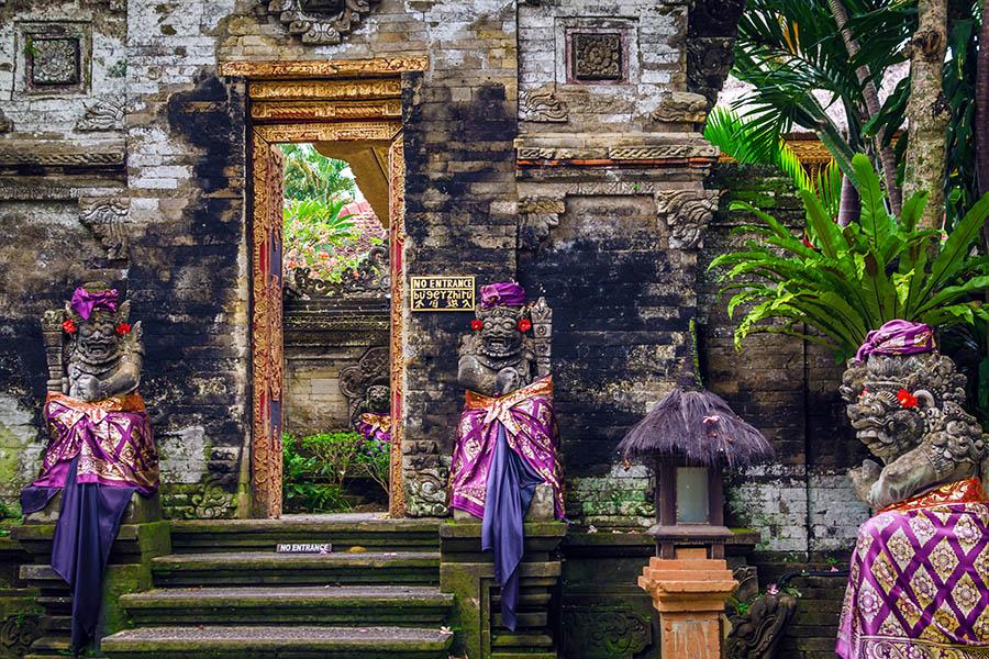 Discover the town's ancient buildings