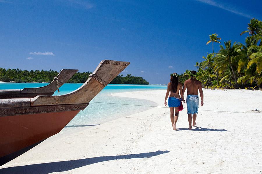 Walking along the stunning beaches of Aitutaki