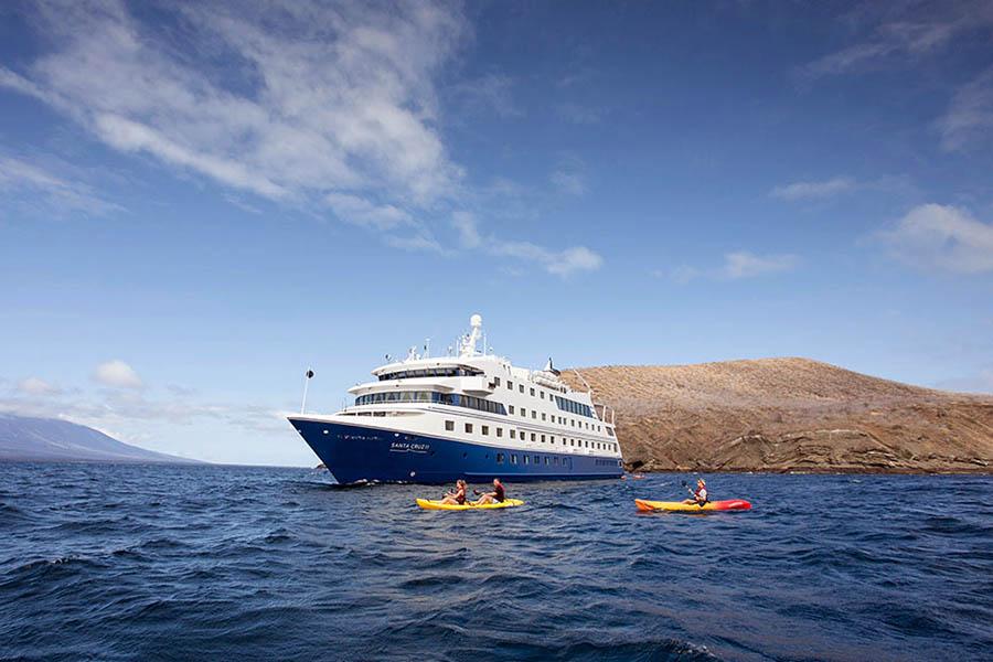The Santa Cruz II offers two 5 days itineraries