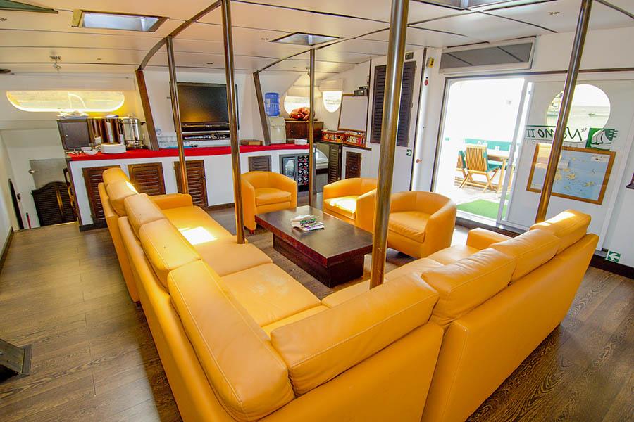 With a maximum of just 12 passengers, you can look forward to an intimate trip