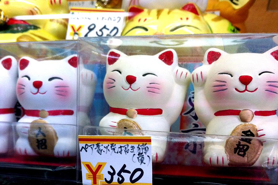 Waving cats, Tokyo, Japan