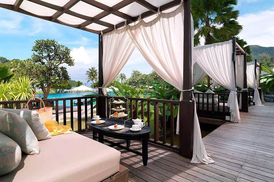 Chill out at your luxury hotel | Photo credit: www.thedanna.com