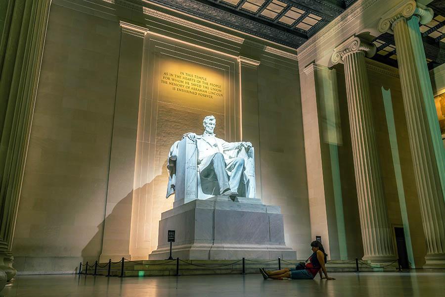 Gaze at the Abraham Lincoln memorial